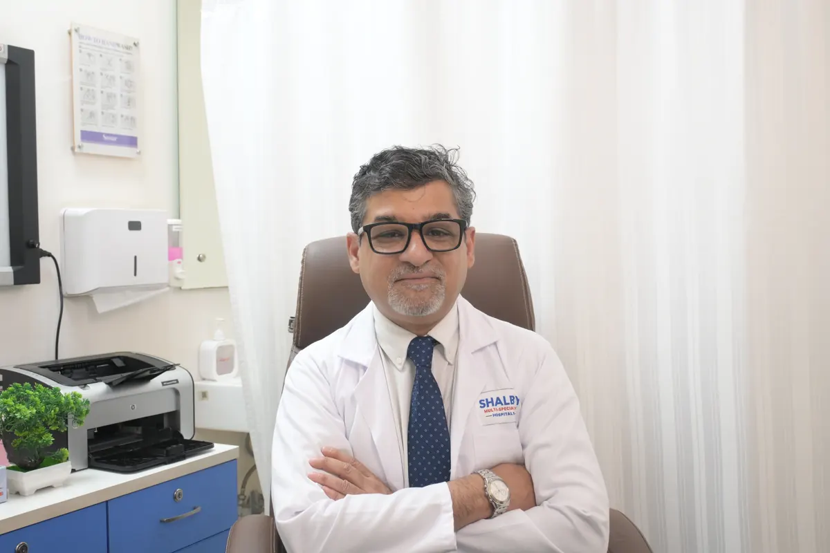 Dr. Vikram Barua Kaushik, urologist and robotic surgeon
